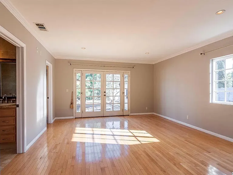 732 Portola Ave — Photo 6