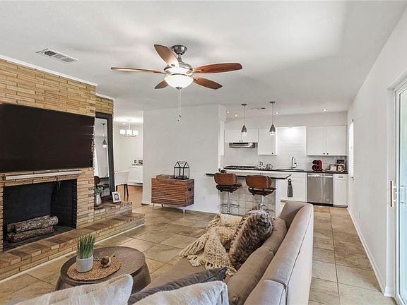 5th image of 2255 Springhill Dr