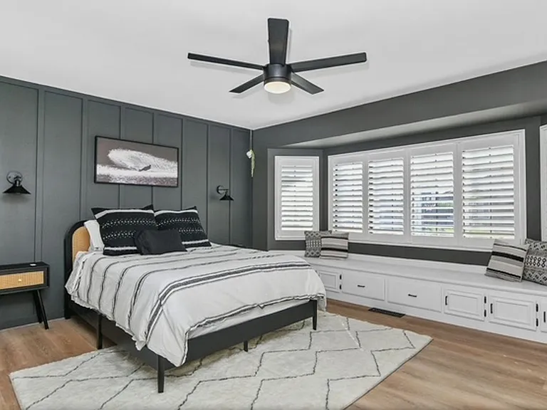 1923 Seal Way — Photo 12