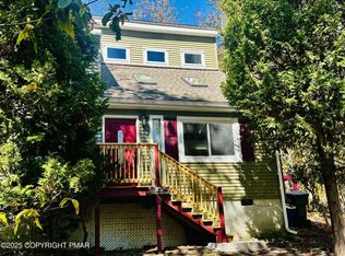 3022 Briarwood Dr, Tobyhanna, PA 18466