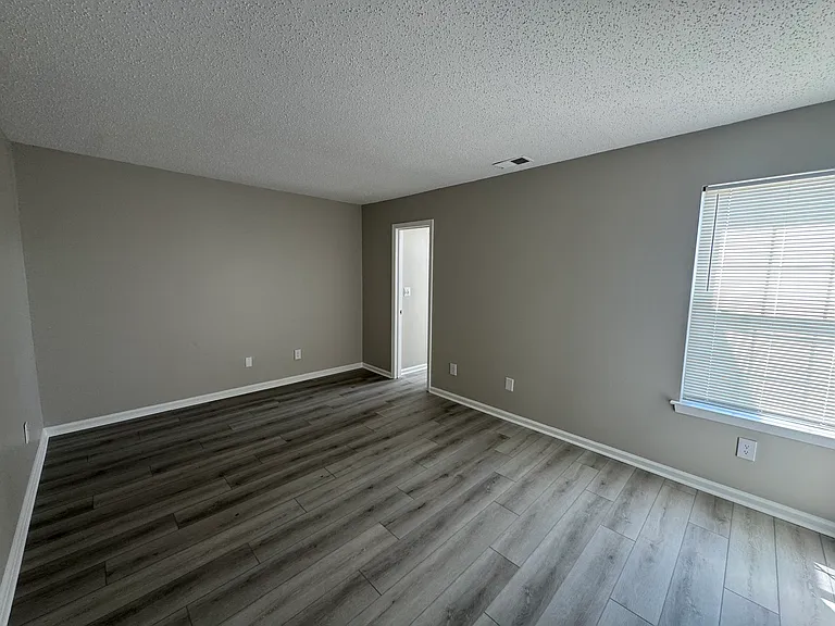 122 Wexford Dr E — Photo 18