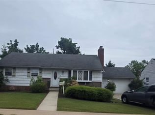 224 Ohio St, Hicksville, NY 11801