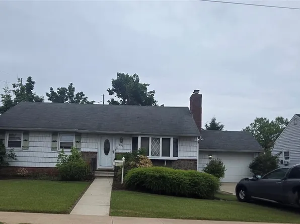 224 Ohio Street, Hicksville, NY 11801