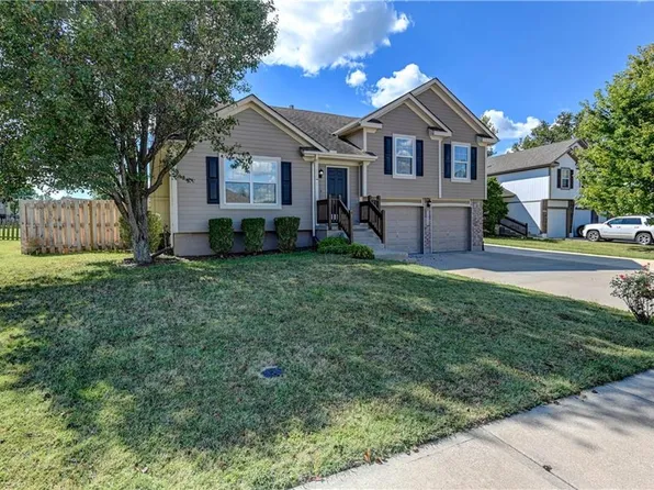 1604 Fairway Ct, Pleasant Hill, MO 64080