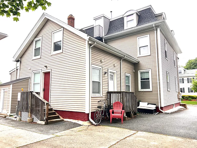 13 Pomeworth St #1R — Photo 9