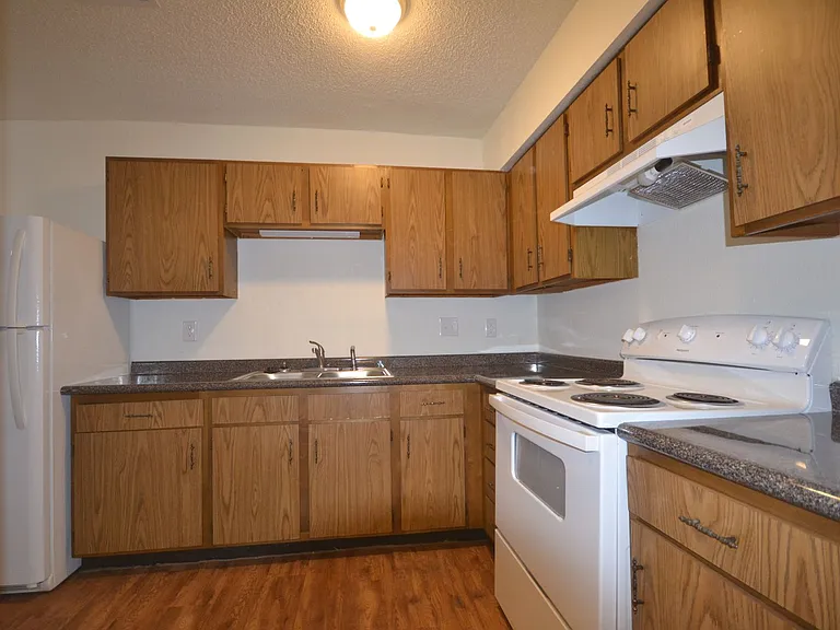 101-103 Johnson Dr — Photo 2