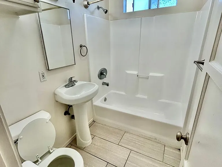 Charming and Bright 2 bed 1 bath in Point Loma — Photo 10