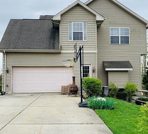 3rd image of 2205 Old Orchard Dr