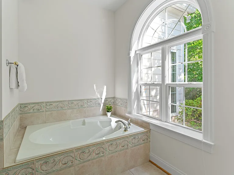 4990 Lake Tree Ln — Photo 28
