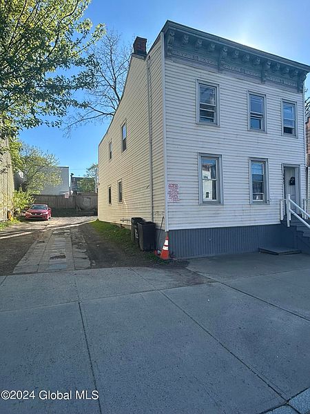 2nd image of 492 Washington Avenue
