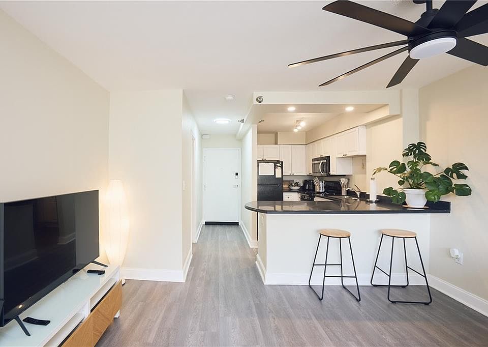 1st image of 2479 Peachtree Rd NE APT 611