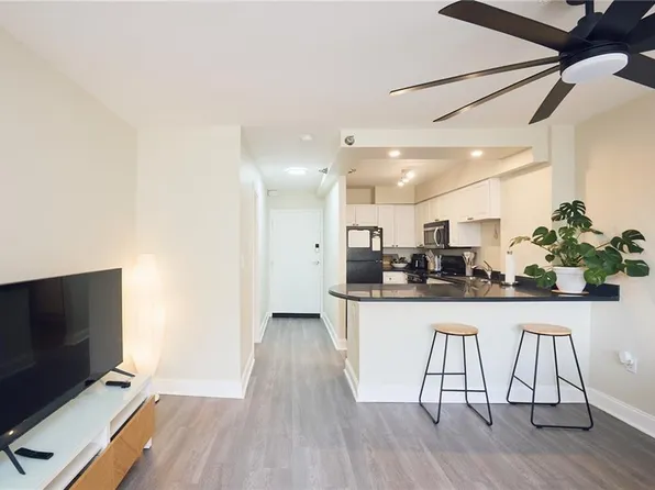 2479 Peachtree Rd NE APT 611, Atlanta, GA 30305