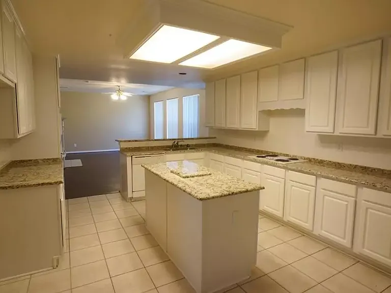 4425 Cedar Valley Dr — Photo 3