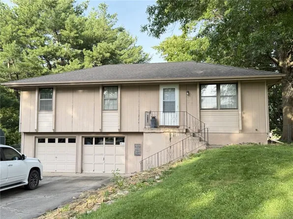 10719 N McGee St, Kansas City, MO 64155