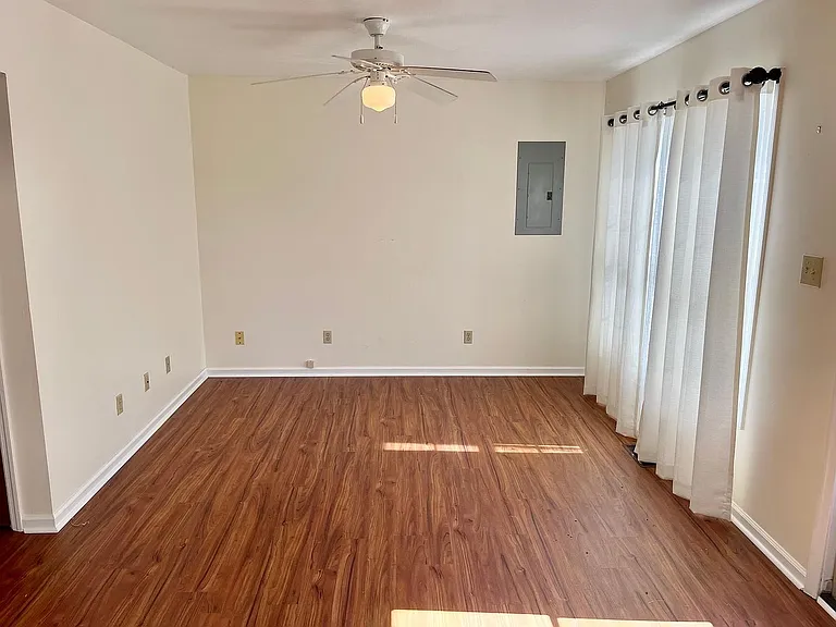 540 E Hickory St — Photo 7