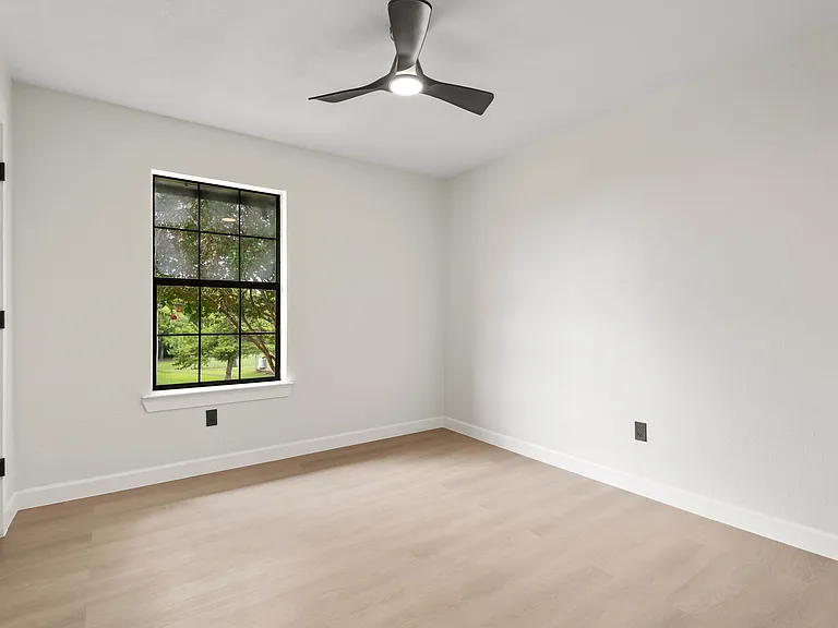 185 Lakeview Dr — Photo 18
