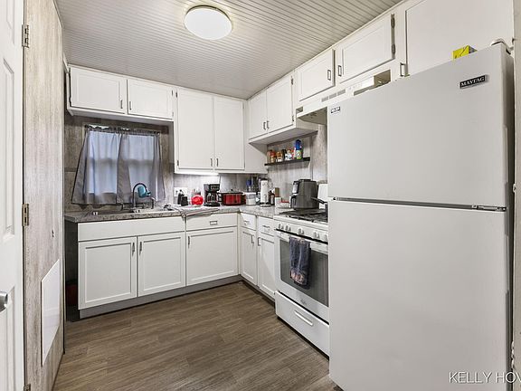 3rd image of 428 Fernando St NE