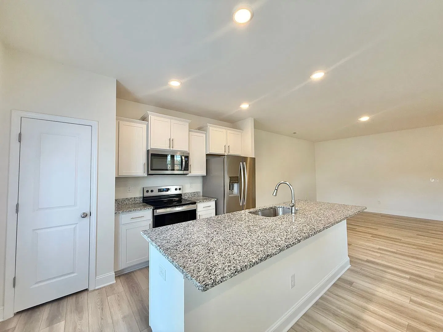 Newly Built 3BD, 2.5BA End-Unit Raleigh Townhome Near White Oak Crossing and Interstates — Photo 4