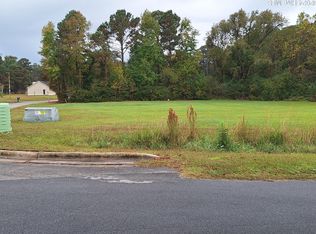 232 Lakeside Dr, Sneads Ferry, NC 28460