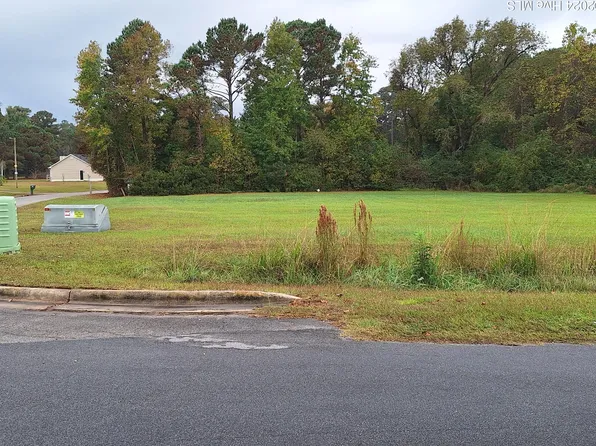 232 Lakeside Drive, Sneads Ferry, NC 28460