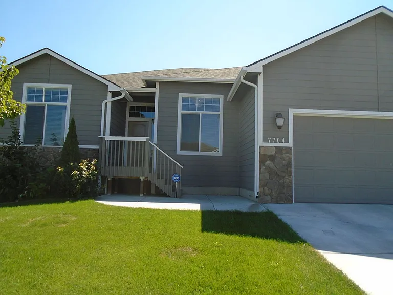 7704 W Washington Ave — Photo 2