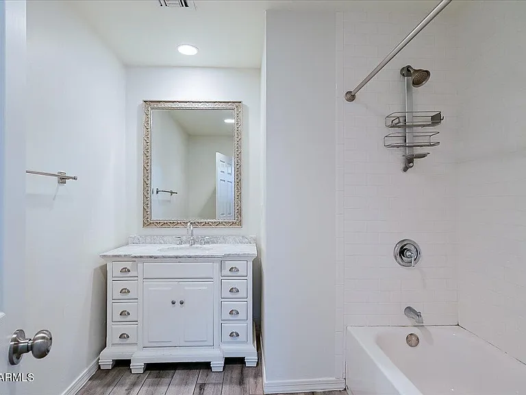 536 N Cheri Lynn Dr — Photo 23