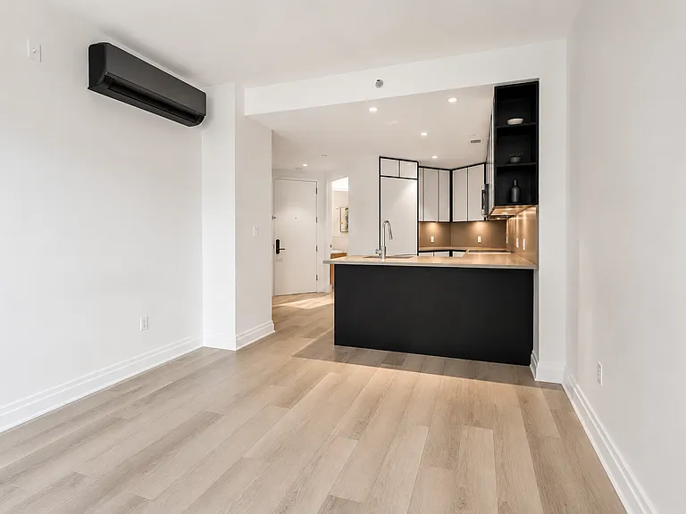 10-25 Jackson Ave #9B — Photo 3