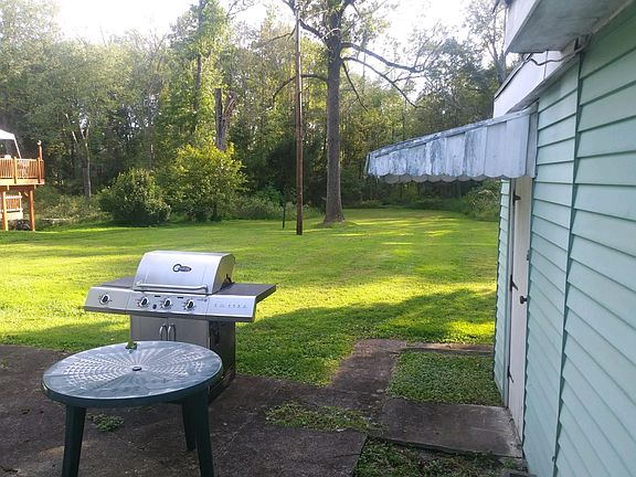 BACK YARD (GRILL NOT INCLUDED)