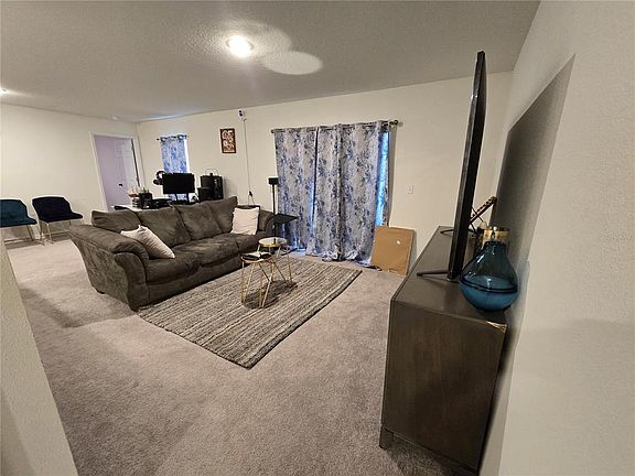 5th image of 15768 SW 19th Avenue Rd