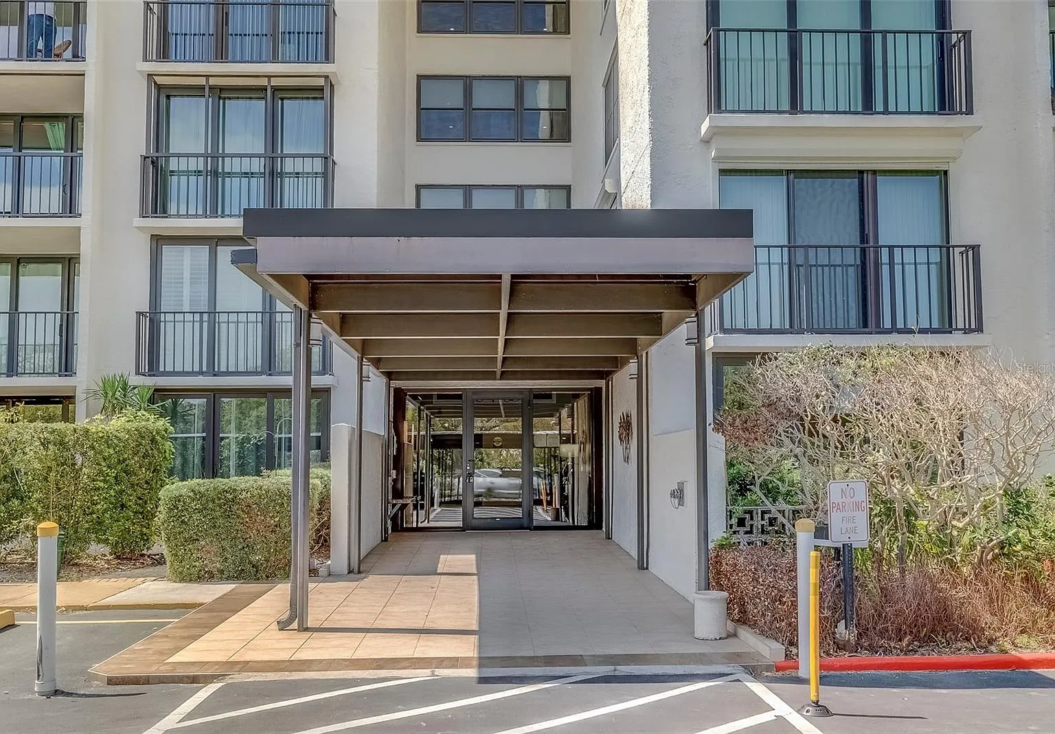 Waterfront 2 bed 2 bath condo — Photo 1