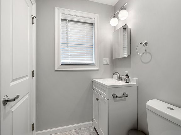 3rd image of 211 Princeton St APT 3