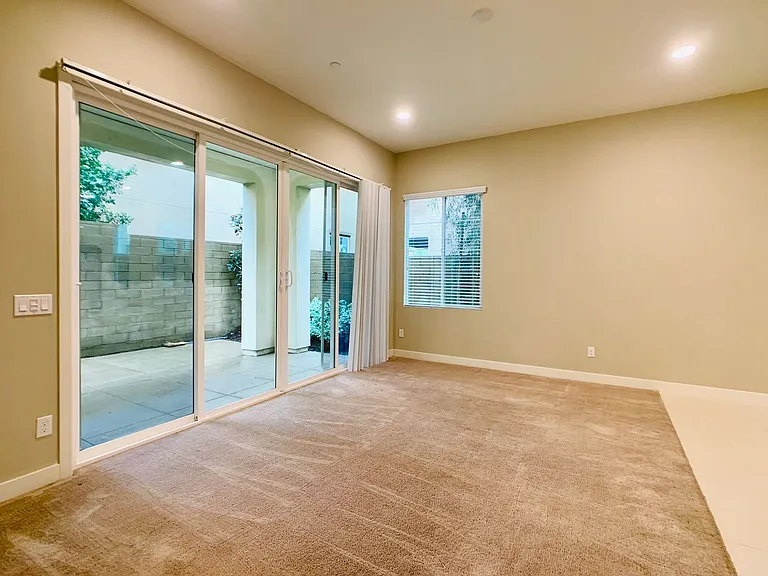 810 Beacon — Photo 15