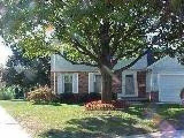 105 Hidden Cove Ct, Rossford, OH 43460