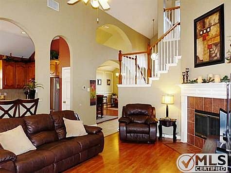 4th image of 2001 Gardenridge Dr