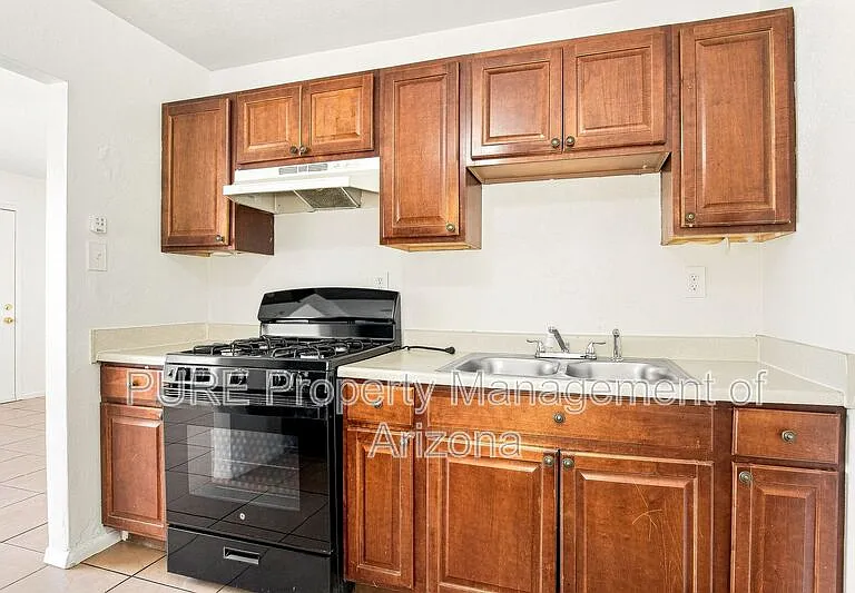 1251 E Rose Ln — Photo 8