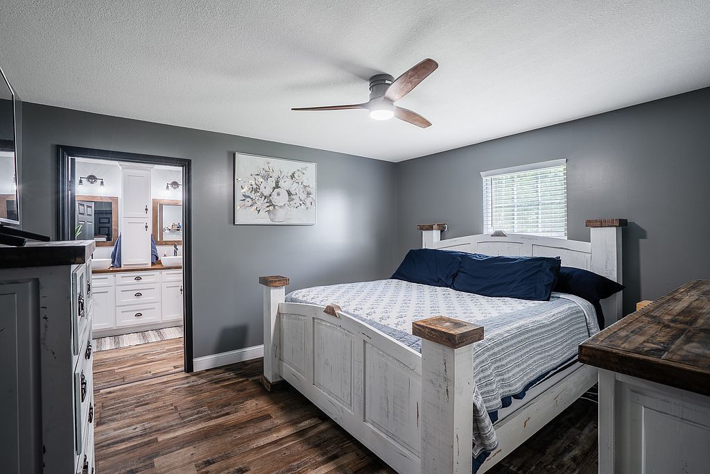 2163 Red Leaf Ln - Property Image