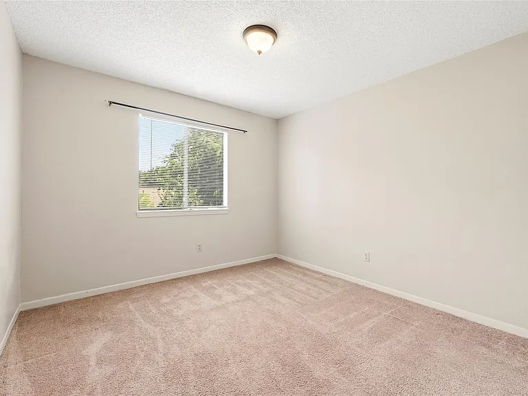 21431 Park Bend Dr — Photo 17