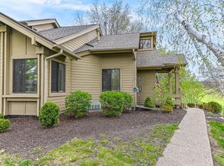 901 Duck Pond Rd, Fontana, WI 53125