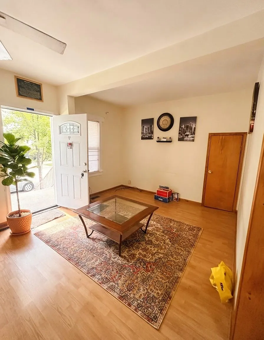 2 bed, 2112 sqft, $1,200 — Photo 2