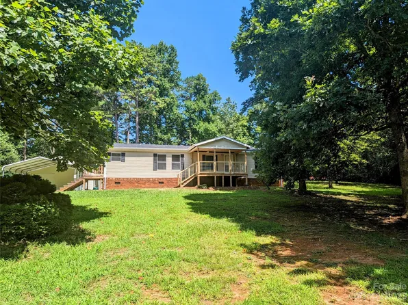 352 Dogwood Dr, Hickory, NC 28601