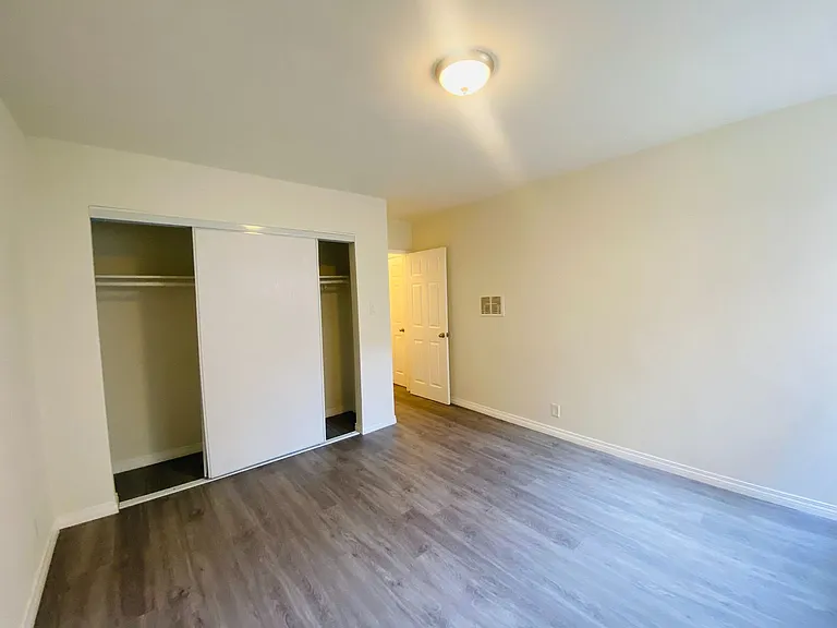 1319 Barry Apartments — Photo 5