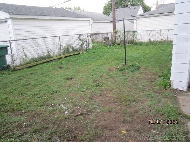 21825 David Ave, photo 13