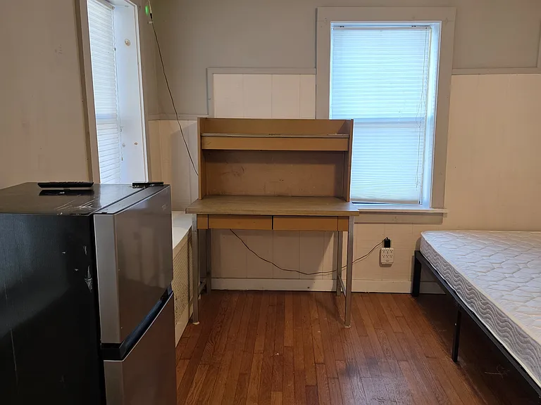 60 Maple St #1 — Photo 2