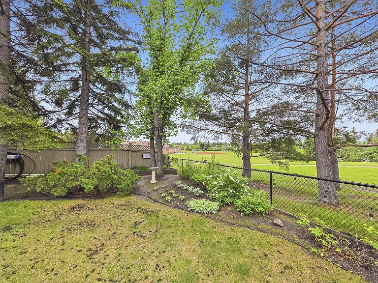 138 Mount Robson Close SE — Photo 53