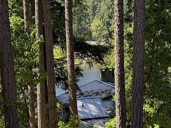 3rd image of 2446 Sommer Ln
