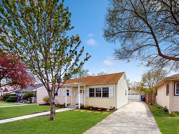 3rd image of 5319 W 90th St