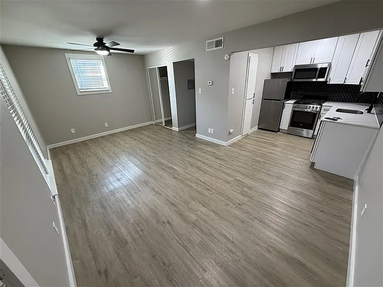 4400 1/2 Avenue B #118 — Photo 5