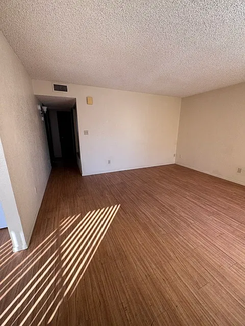 2 bed, $900 — Photo 4