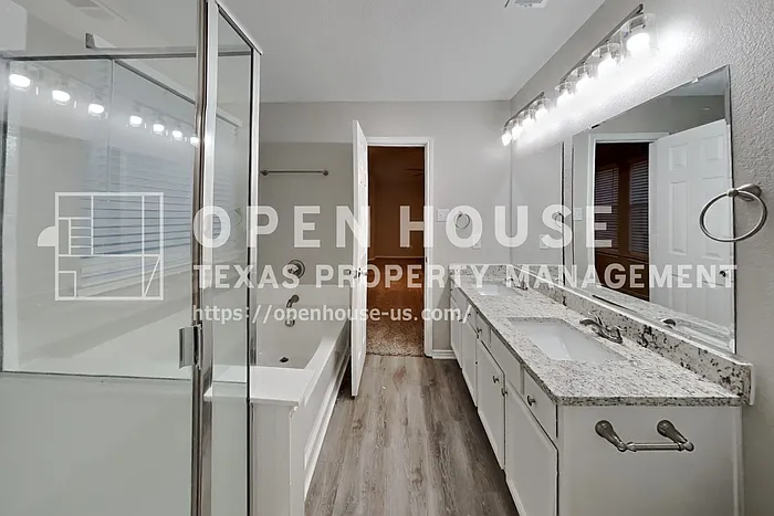 534 Hickory Ln — Photo 9
