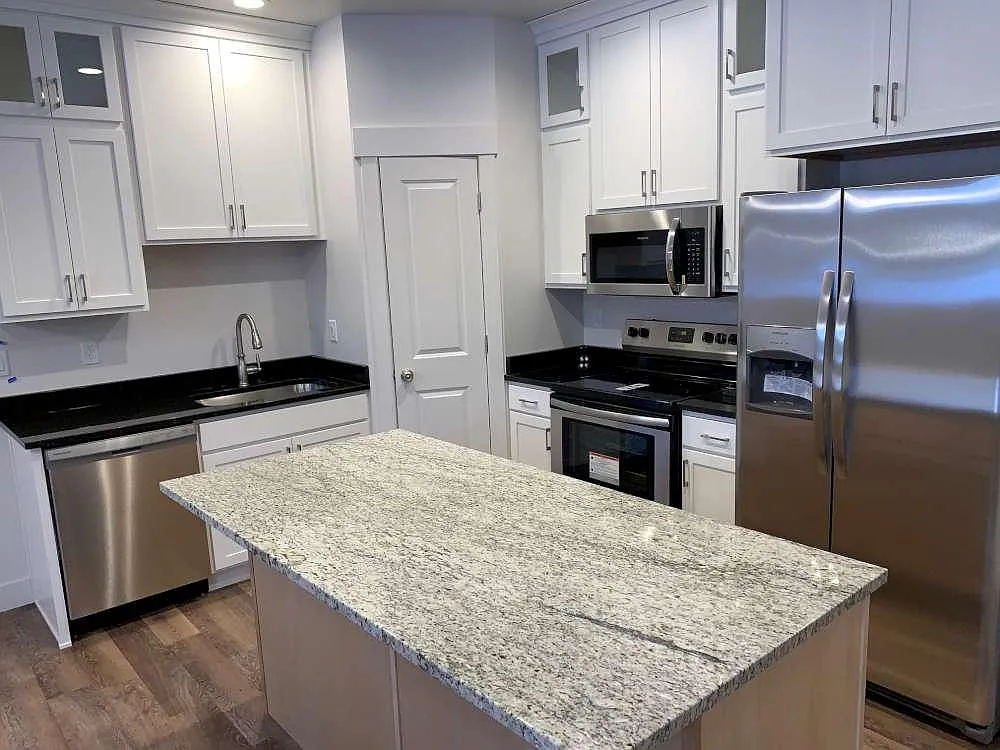 3 bed, 2.5 bath, 1616 sqft, $1,725 — Photo 3
